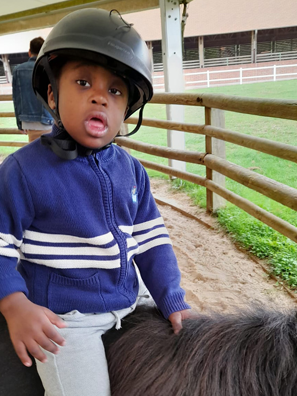 matthew sur poney